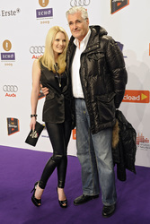 Mirja Dumont, Sky Dumont