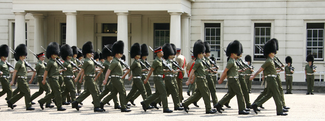 Welsh Guards beim Exerzieren im Hof der Wellington Barracks