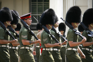 Welsh Guards beim Exerzieren im Hof der Wellington Barracks