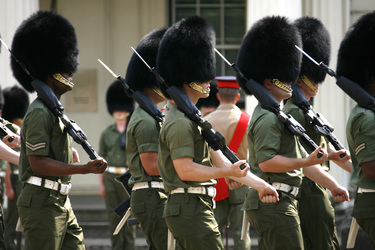Welsh Guards beim Exerzieren im Hof der Wellington Barracks