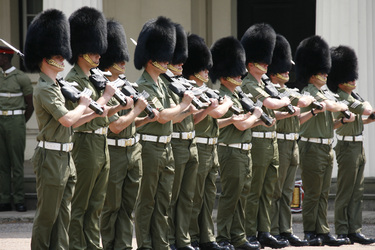 Welsh Guards beim Exerzieren im Hof der Wellington Barracks