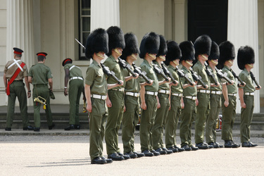 Welsh Guards beim Exerzieren im Hof der Wellington Barracks