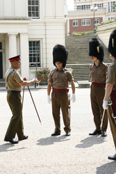 Welsh Guards beim Exerzieren im Hof der Wellington Barracks
