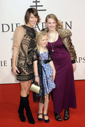 Johanna Wokalek, Tigerlily Hutchinson, Lotte Flack