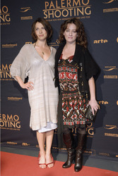 Jana Pallaske, Giovanna Mezzogiorno