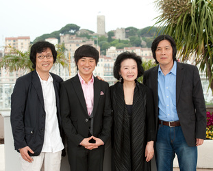 Jun-dong Lee, David Lee / Da-wit Lee, Yun Jung Hee / Jeong-hee Yoon, Chang-dong Lee