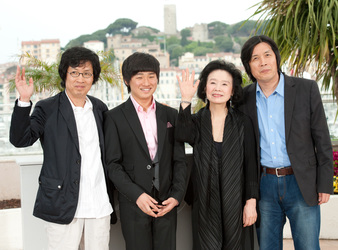 Jun-dong Lee, David Lee / Da-wit Lee, Yun Jung Hee / Jeong-hee Yoon, Chang-dong Lee