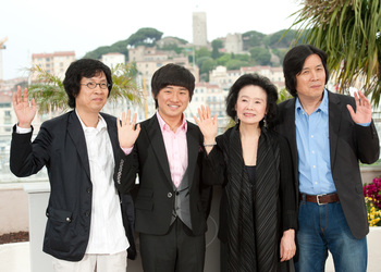 Jun-dong Lee, David Lee / Da-wit Lee, Yun Jung Hee / Jeong-hee Yoon, Chang-dong Lee