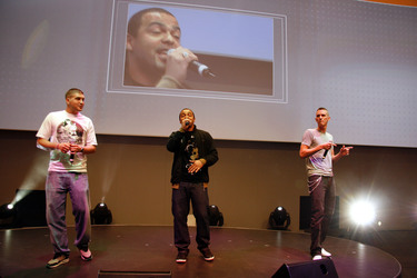 Steve Neumann, C. J. Taylor, Jan Färger