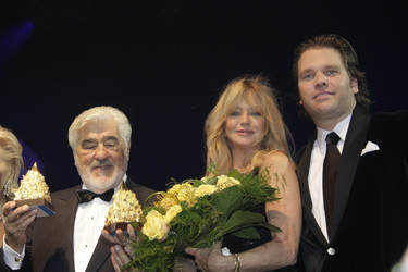 Mario Adorf, Goldie Hawn