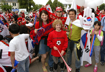 Fans aus Süd-Korea auf der Fanmeile