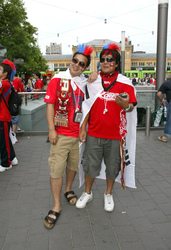 Fans aus Süd-Korea vor dem Hauptbahnhof