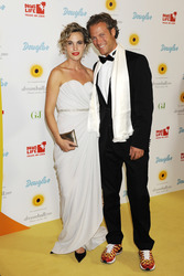 Sophie van der Stap mit Begleitung