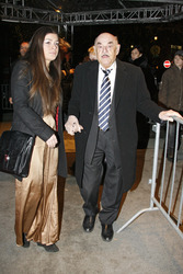 Artur Brauner mit Begleitung