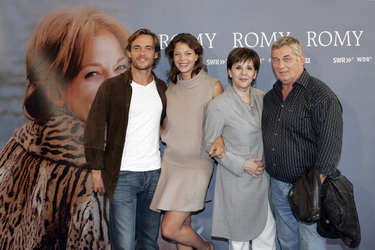 Guillaume Delorme, Jessica Schwarz, Maresa Hörbiger, Heinz Hoenig