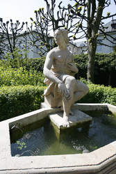 Figur an Brunnen