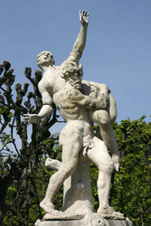 Figur am zentralen Springbrunnenbecken