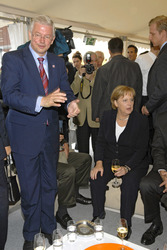 Roland Koch, Angela Merkel