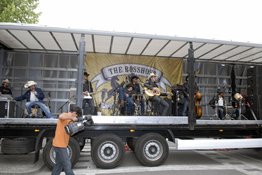 Malcolm 'Hank Williamson' Arison, Stefan 'Russ T. Rocket' Buehle