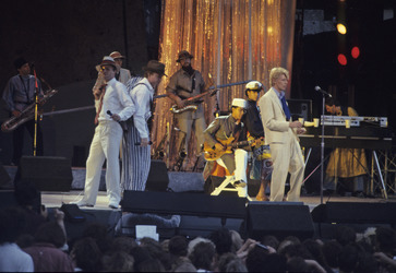 Steve Elson, Frank Simms, Stan Harrison, George Simms, Lenny Picket, Carlos Alomar, Earl Slick, David Bowie, Dave Le Bolt