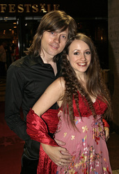 John Kelly, Maite Itoiz