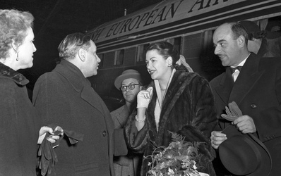 Yvonne De Carlo, Artur Brauner