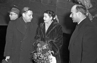 Yvonne De Carlo, Artur Brauner