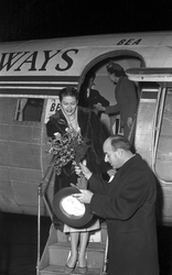 Yvonne De Carlo, Artur Brauner