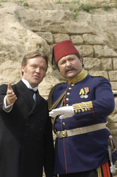 Justus von Dohnányi als Oskar Neumann und Aykut Kayacik als türkischer Pascha