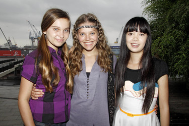 Marny Kennedy, Sophie Karbjinski, Charlotte Nicdao