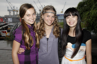 Marny Kennedy, Sophie Karbjinski, Charlotte Nicdao