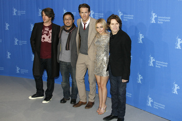 Marco Weber, Dennis Lee, Ryan Reynolds, Hayden Panettiere, Willem Dafoe