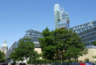 Nord/LB Gebäude und das Neue Rathaus