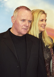 Anthony Hopkins, Martha De Laurentiis