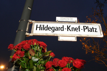 Straßenschild am Hildegard-Knef-Platz