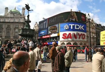 Picadilly Circus mit Shaftsbury Monument