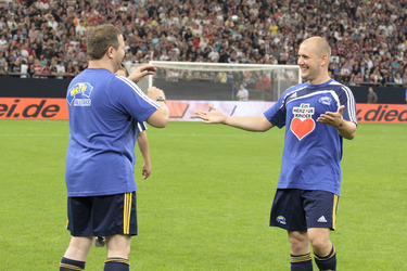 Elton, Oliver Petszokat