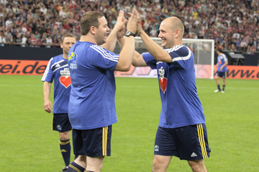 Elton, Oliver Petszokat