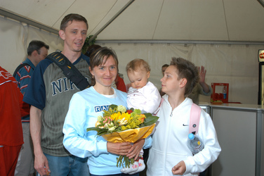 Irina Mikitenko mit Ehemann und den Kindern Vanessa und Alexander