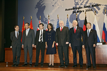 Xavier Solana (EU), Sergej Wiktorowitsch Lawrow (Russland), Philippe Douste-Blazy (Frankreich), Condoleeza Rice (USA), Frank-Walter Steinmeier (Deutschland), Jack Straw (Grossbritannien), Dai Bingguo (Vize-Außenminister der Volksrepublik China)
