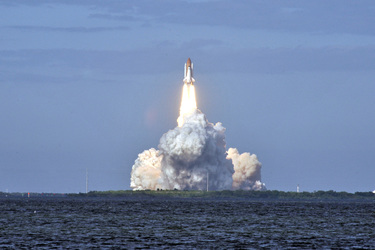 Start des Space Shuttles Atlantis STS-129