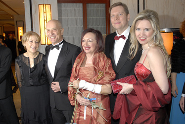 Yoram Ben-Zeev mit Ehefrau Iris, Mania Feilcke, Andreas Dorfmann, Marina Schill