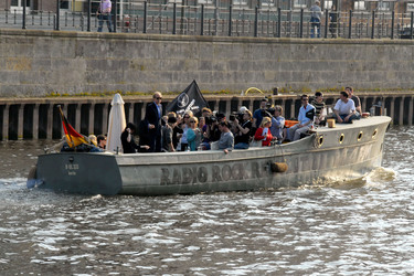 Philip Seymour Hoffman, Tom Sturridge, Nick Frost, Talulah Riley, Bill Nighy, Richard Curtis
