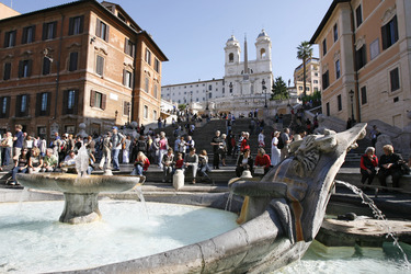Fontana della Barcaccia, Scalinata di Trinità dei Monti / Spanische Treppe, Santa Trinità dei Monti; Obelisk