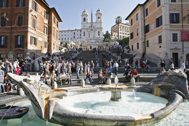 Fontana della Barcaccia, Scalinata di Trinità dei Monti / Spanische Treppe, Santa Trinità dei Monti; Obelisk