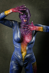 Frau in blauem Overall / Woman in blue overall