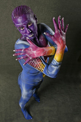 Frau in blauem Overall / Woman in blue overall