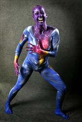 Frau in blauem Overall / Woman in blue overall