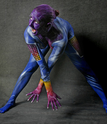 Frau in blauem Overall / Woman in blue overall