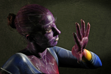 Frau in blauem Overall / Woman in blue overall